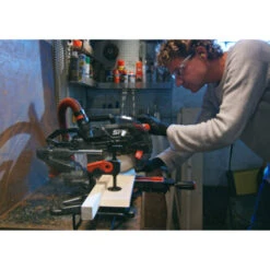 SKIL 20V Afkortzaag / Verstekzaag 216mm Met Trekfunctie En Laser 3590AA Incl. 4.0Ah Accu + Snellader -Elektrisch Gereedschap 123 1645