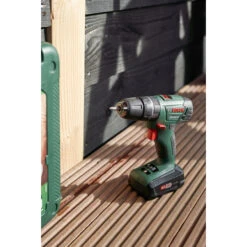 Bosch 18V Accuboormachine UniversalDrill (incl. 2 Accu's 1.5Ah + Lader) -Elektrisch Gereedschap 123 2688